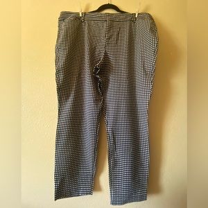 2010s black & white houndstooth ankle cropped pants🌸